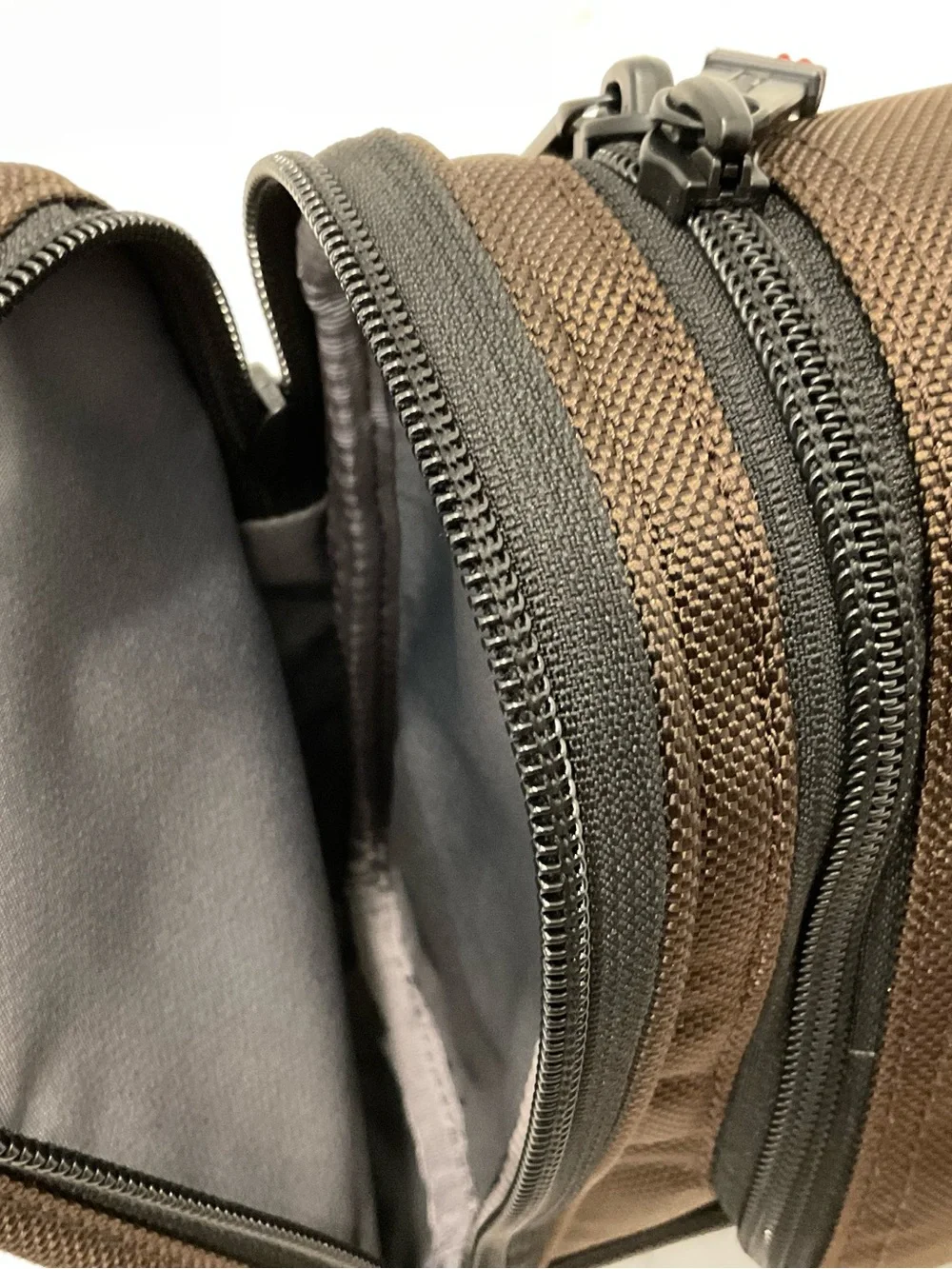 NEW Tumi GEN 4.3 - 11.75” Ballistic Nylon HANGING TRAVEL DOPP KIT - COFFEE BROWN